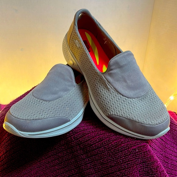 Skechers Women's Go Walk 4 Pursuit Walking Shoe, Light Grey, 10 - Picture 2 of 10